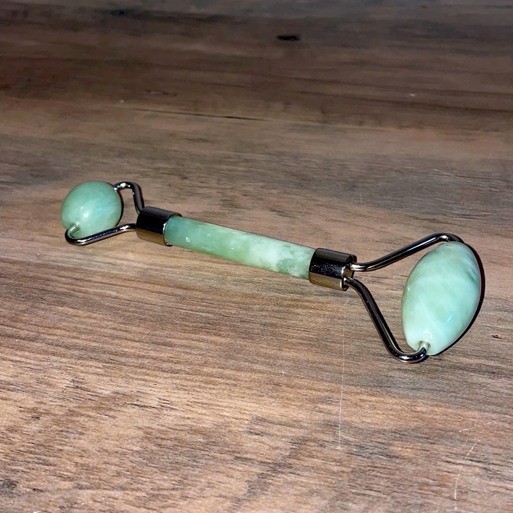Jade roller